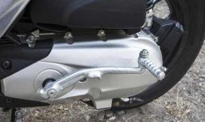 Apa Alasan Produsen Motor Tinggalkan Kick Starter? 