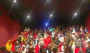 Seluruh Kursi Terisi di Nobar Film Toko Perlengkapan Mayat yang Digelar Ketua PBB Sulsel  
