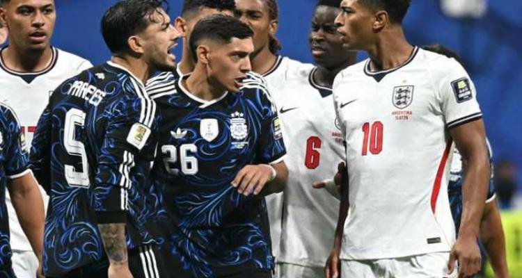 Jude Bellingham Tiba-tiba Ketok Kepala Valentin Barco Usai Inggris Tersingkir, Apa Penyebabnya?