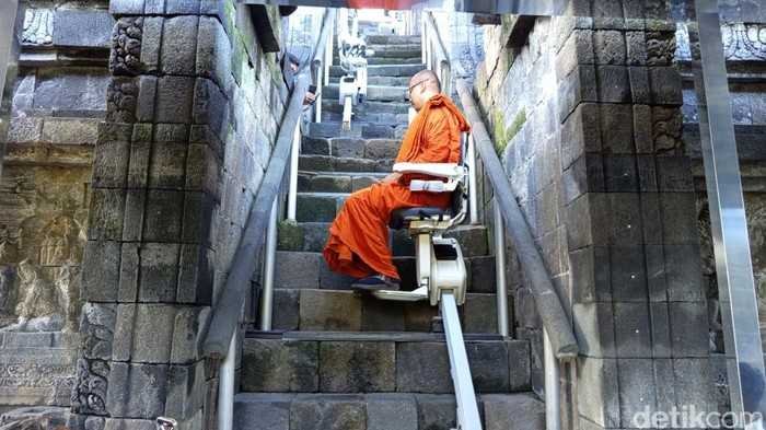Ternyata, Presiden Macron Tolak Gunakan Stairlift, Pilih Jalan Kaki ke Puncak Borobudur