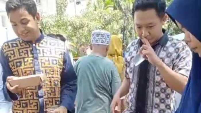 Gelar Jumat Berkah, Benteng Kupa Group Bagikan Nasi Kotak untuk Warga dan Jamaah Masjid
