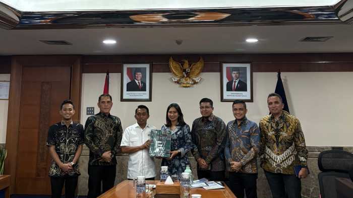 Ditemani Sekda, Bupati Sidrap Temui Wamenpar RI 