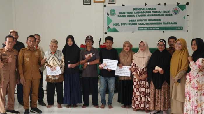 Bupati Sidrap Bermalam di Desa Sambil Serahkan BLT dan Bibit Tanaman 