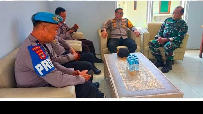Kapolsek Turikale Bawa Rombongan ke Kantor Koramil 1422/01