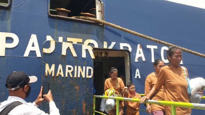 41 Pekerja yang Dideportasi dari Malaysia Tiba di Parepare